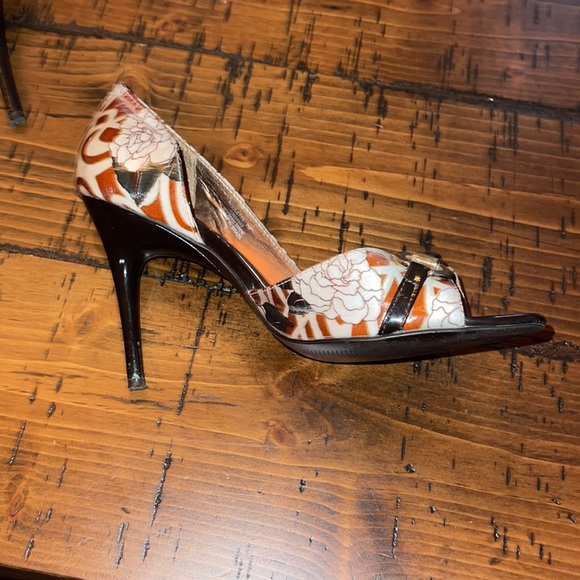 Carlos Santana D’Orsay Horsebit Buckle Floral Print Heels Tan Brown - Picture 3 of 8